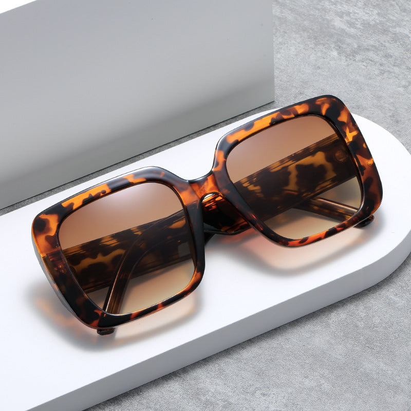 Ladies fashionable sunglasses Bowlift