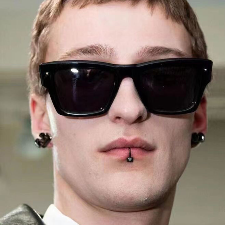 Ladies trendy sunglasses with square frame and UV protection Bowlift