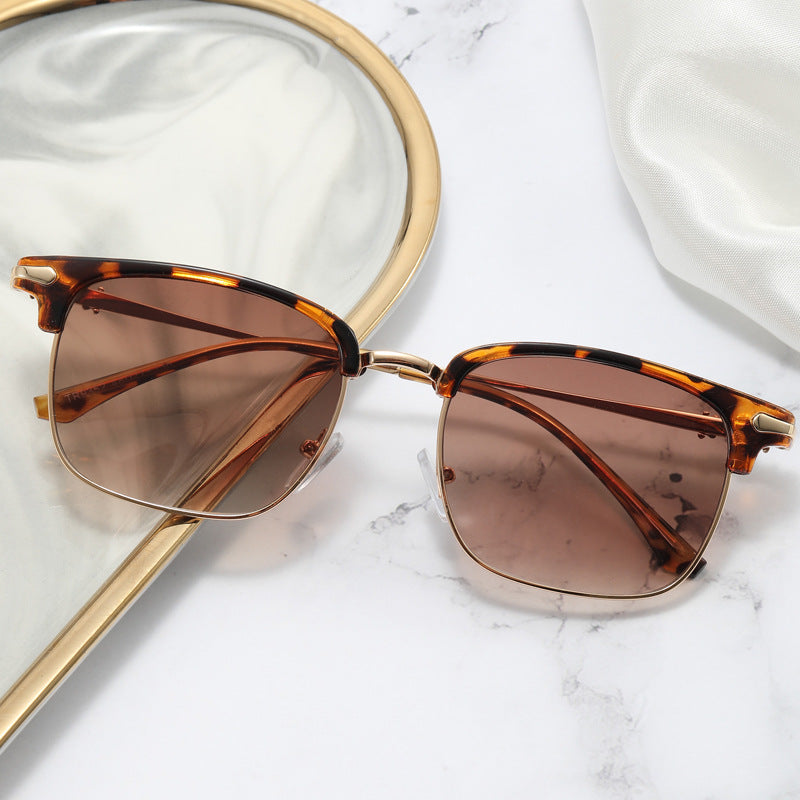 Ladies fashionable glasses in elegant and filigree design Bowlift