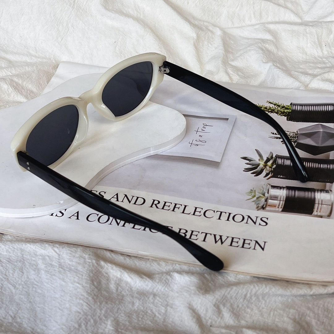 Cat-Eye Frame Sunglasses Bowlift