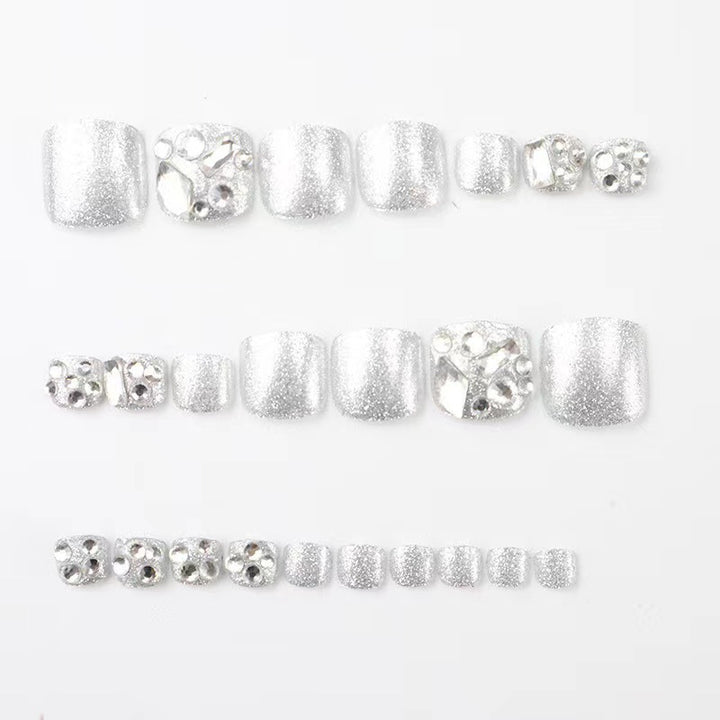 Glamorous flip-flops with rhinestones and pearls Bowlift