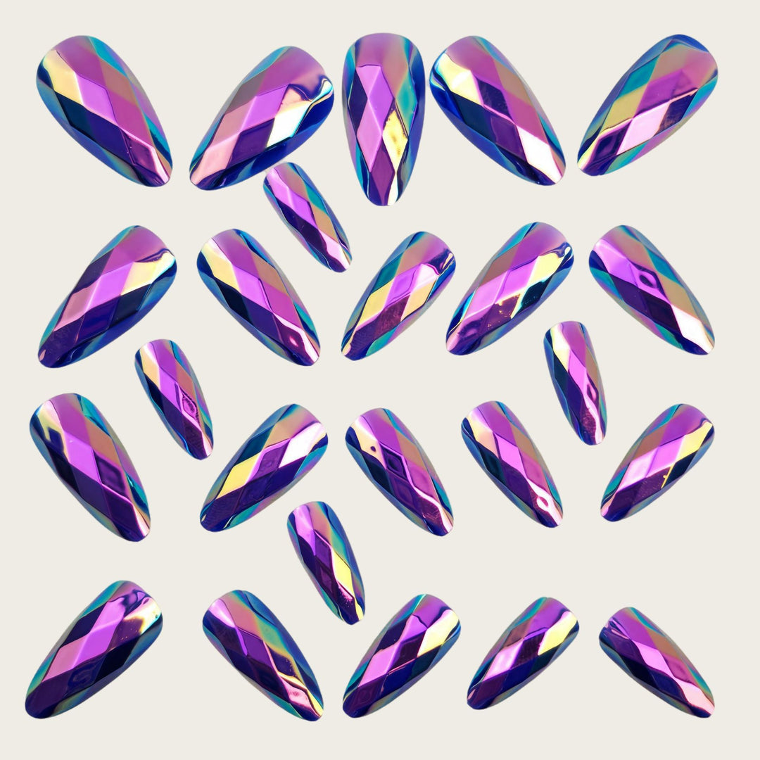Glamorous artificial nails in 3D crystal look Bowlift