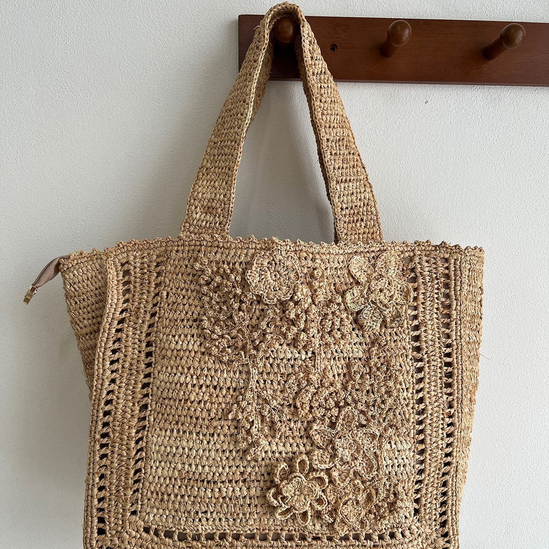 Handmade straw bag with floral details Bowlift