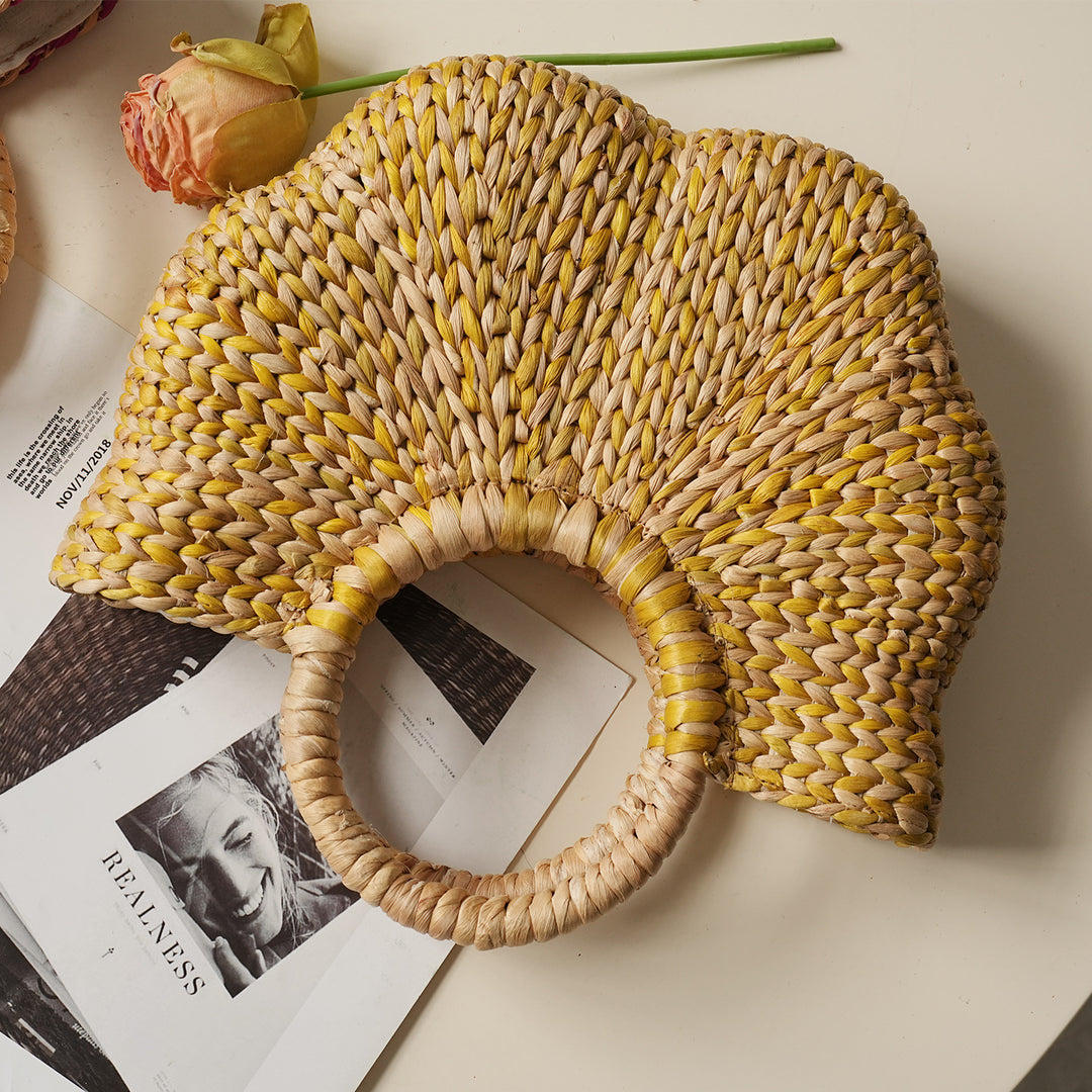 Handmade beach bag made of braided seagrass Bowlift