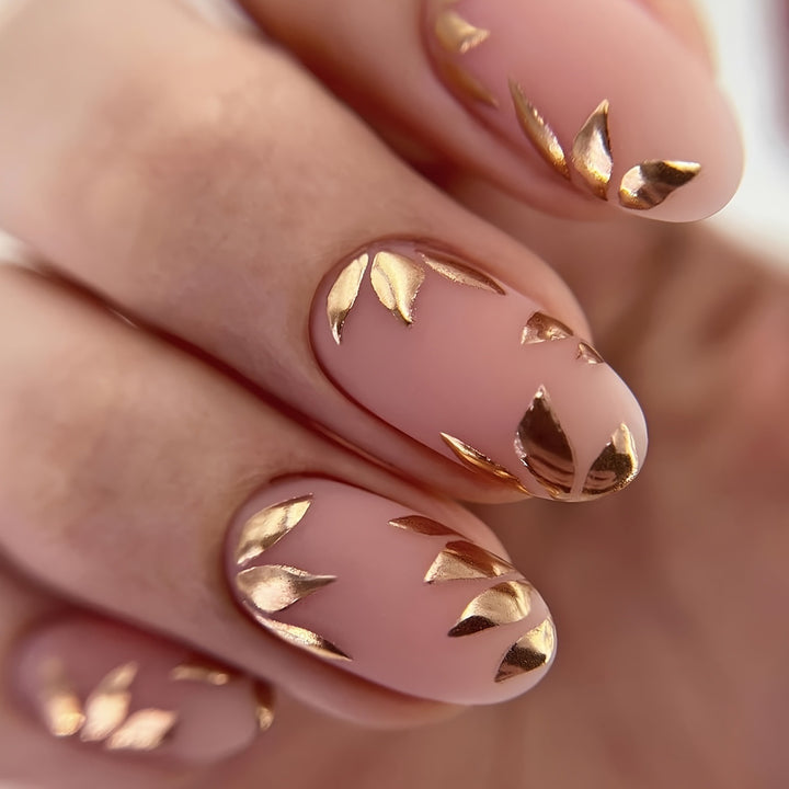 Artificial nail set with elegant gold leaf design Bowlift