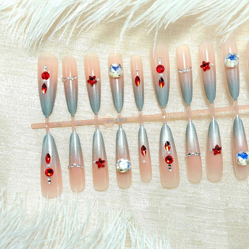 Artificial nails with glamorous glitter design and 3D applications Bowlift