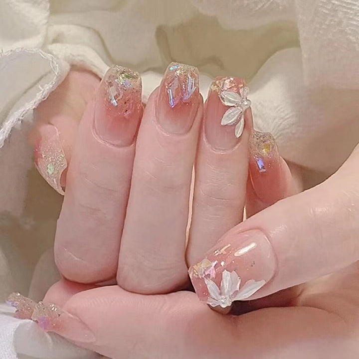 Artistic Floral-Embellished Press-On Nail Design Bowlift