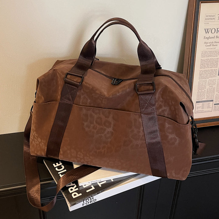 Sporty travel bag with structured upper material Bowlift