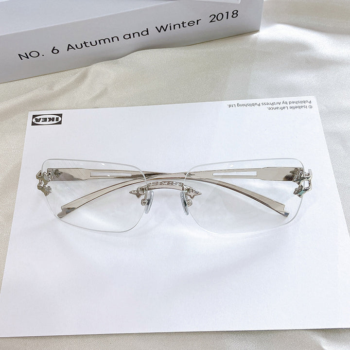 Fashionable oversized sunglasses with elegant design Bowlift