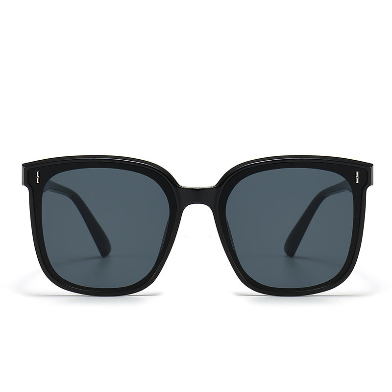 Women's fashion sunglasses with protective UV filter and elegant design Bowlift