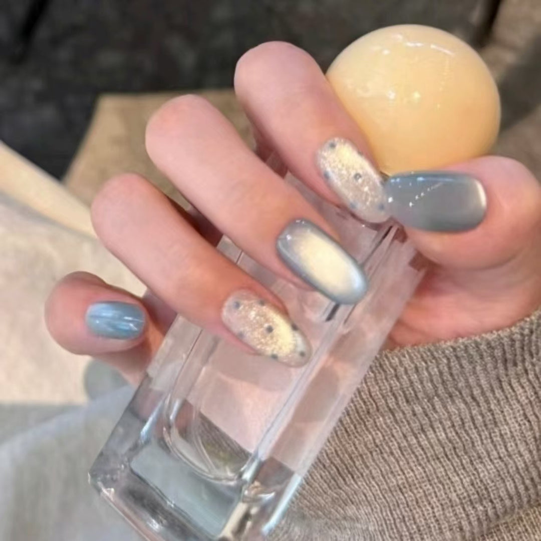 Stylish Press-On Nail Wraps Bowlift