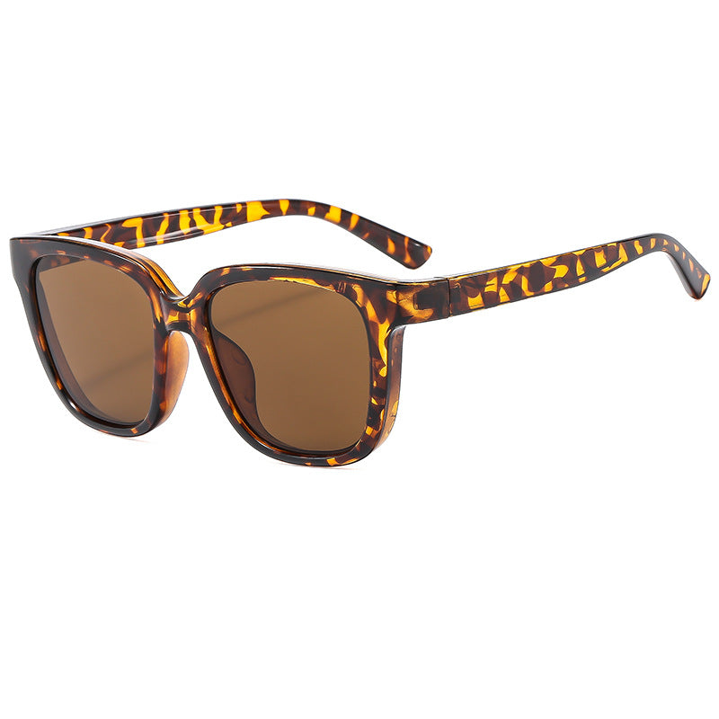 Ladies Cat-Eye Sunglasses with elegant and modern frame Bowlift