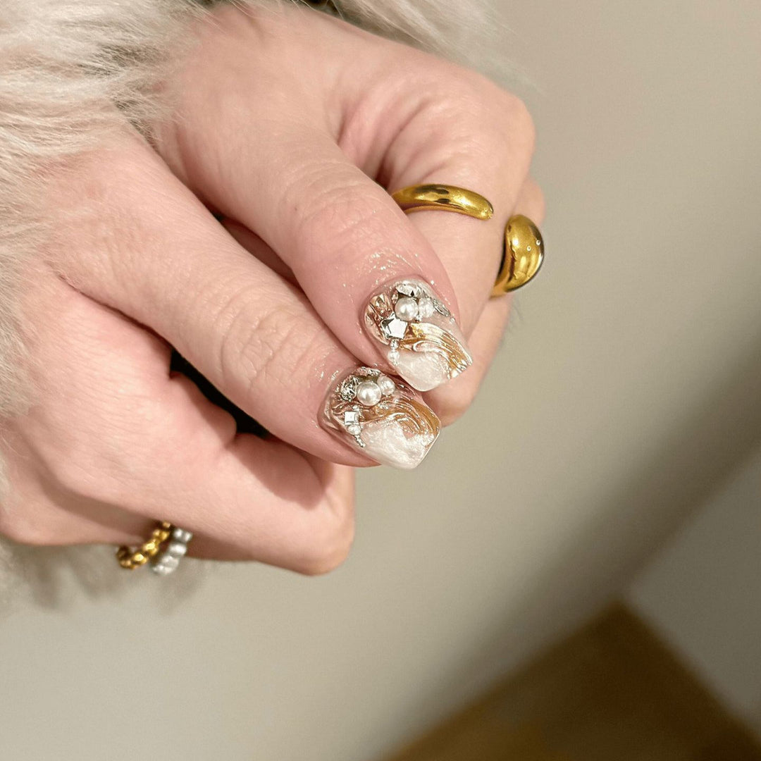 Elegant Artificial Nails with Luxurious 3D Details Bowlift