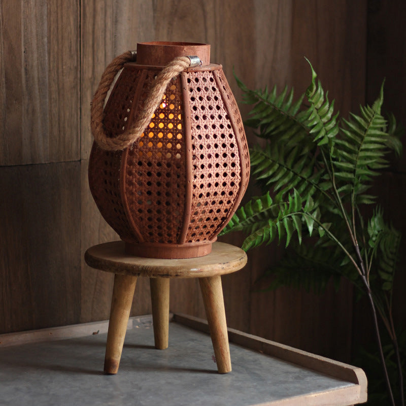Decorative lantern holder made of natural material Bowlift