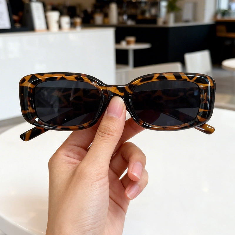 Vintage-Inspired Oversized Sunglasses Bowlift