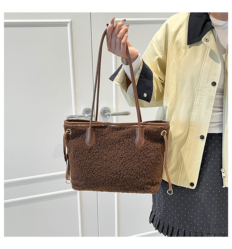 Oversized Faux Fur Tote Bag Bowlift