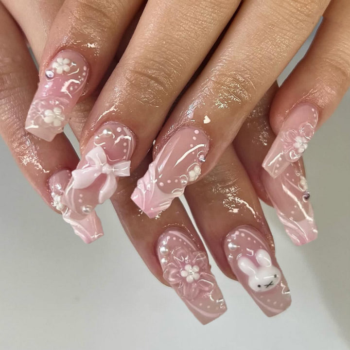 Elegant artificial nails with floral accents Bowlift