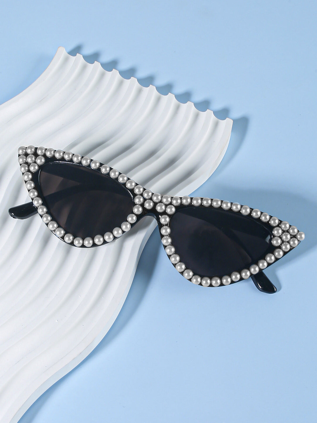 Cat-Eye Fashion Sunglasses Bowlift