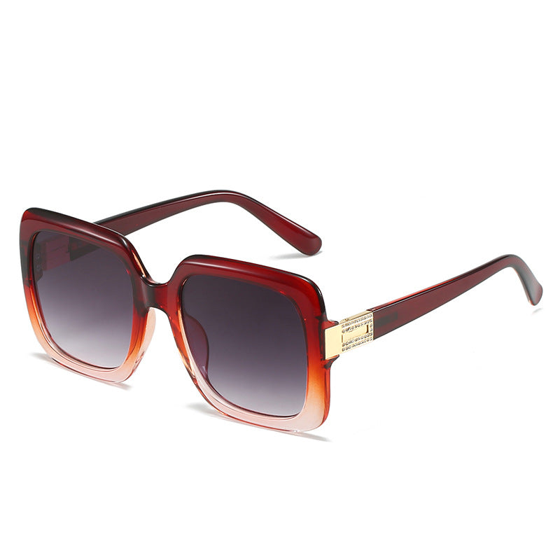 Women's elegant oversized sunglasses with luxurious metal accents Bowlift