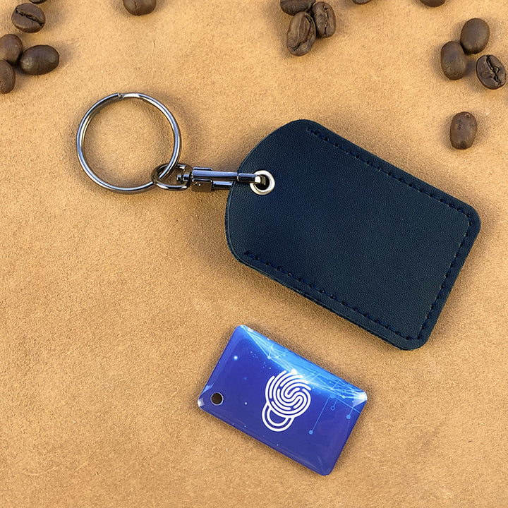 Unisex keychain with integrated Tracker Bowlift