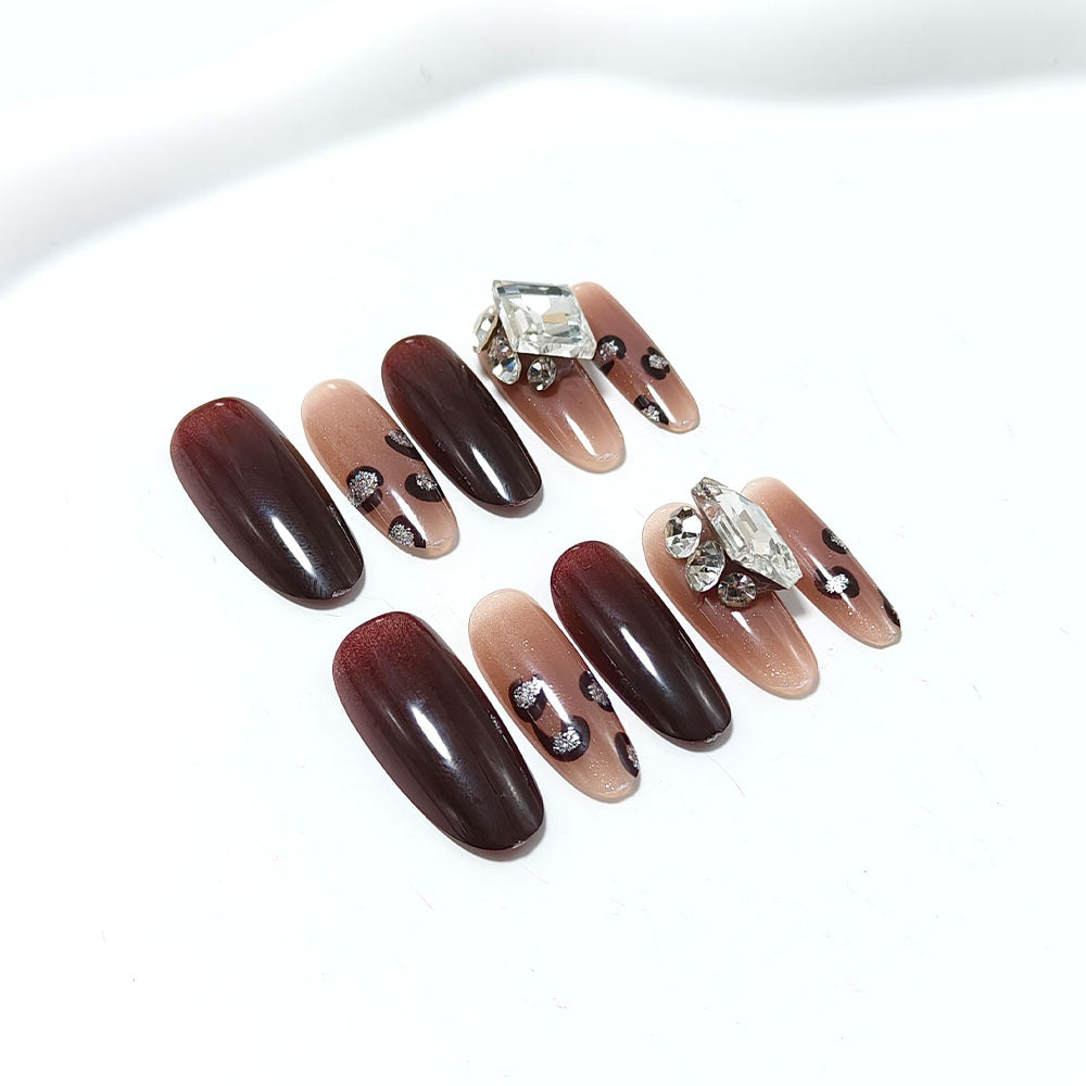 Artificial nails with luxurious glitter accents Bowlift