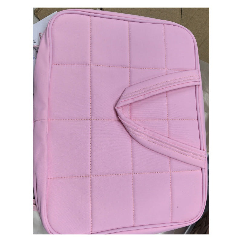 Padded cosmetic organizer bag with practical hanging system Bowlift