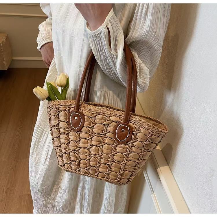 Refined Basket Bag Bowlift
