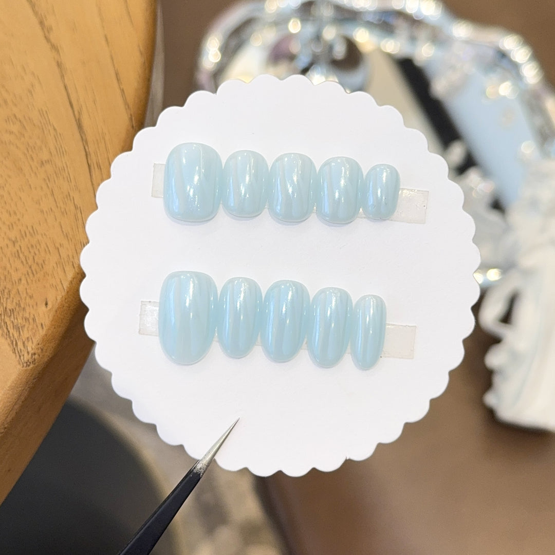 Artificial nails with high-gloss finish Bowlift