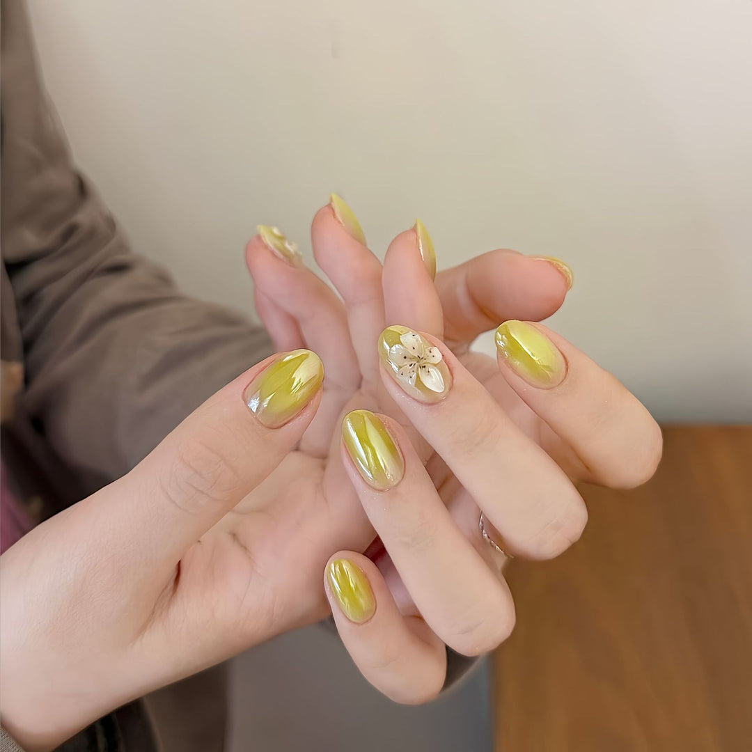 Artificial nails with floral design and glossy finish Bowlift