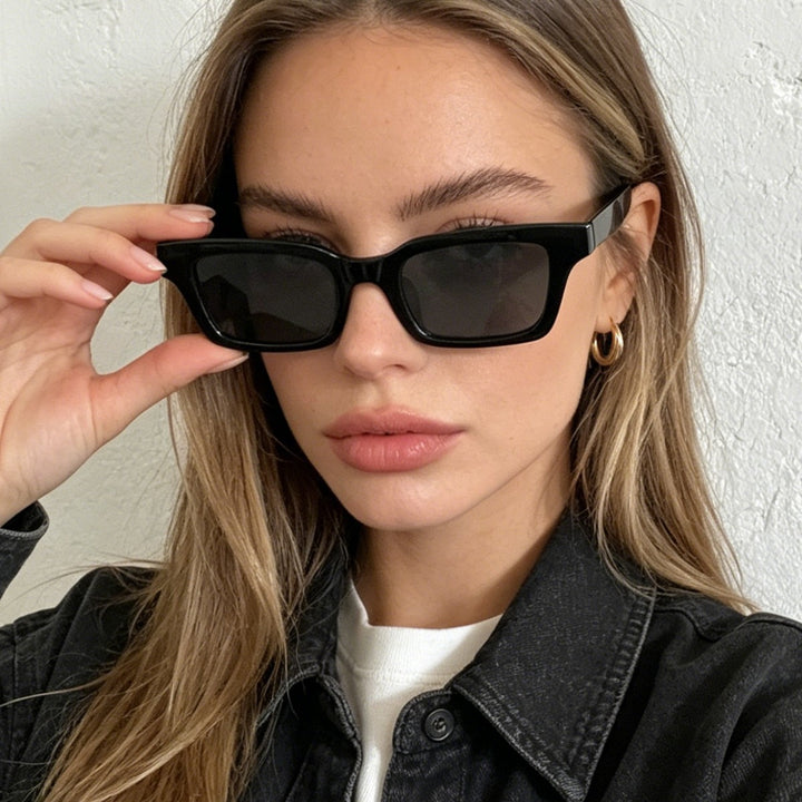 Women's stylish sunglasses in urban design Bowlift