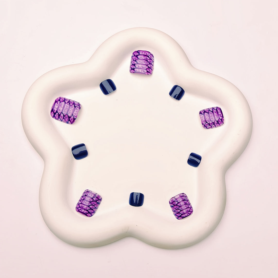 Artificial nails with glamorous snake pattern Bowlift