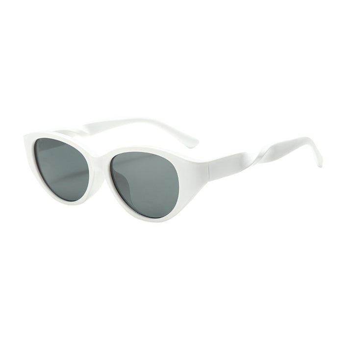 Women Vintage-inspired Sunglasses with Textured Frame Bowlift
