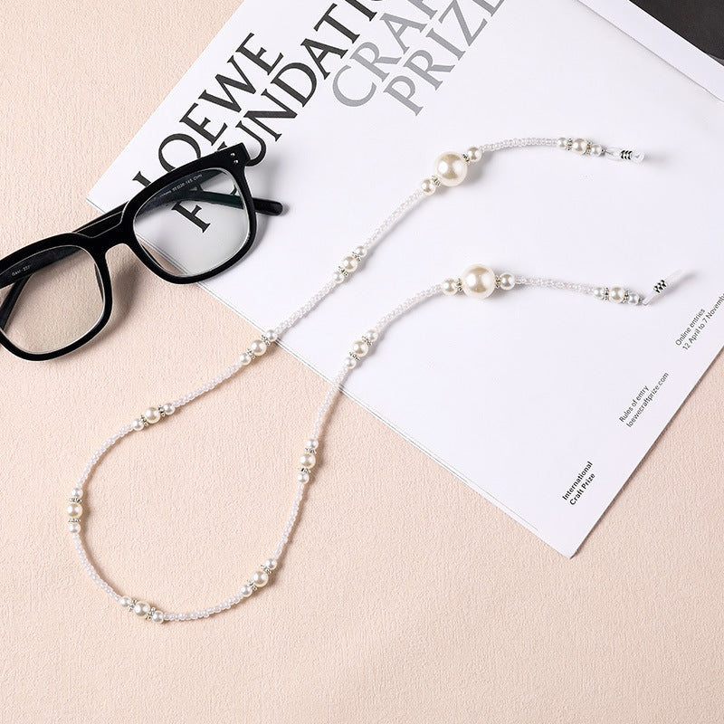 Beaded Eyewear Chain Bowlift