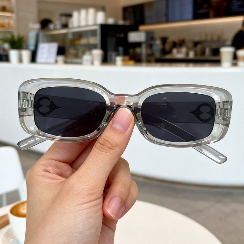Vintage-Inspired Oversized Sunglasses Bowlift