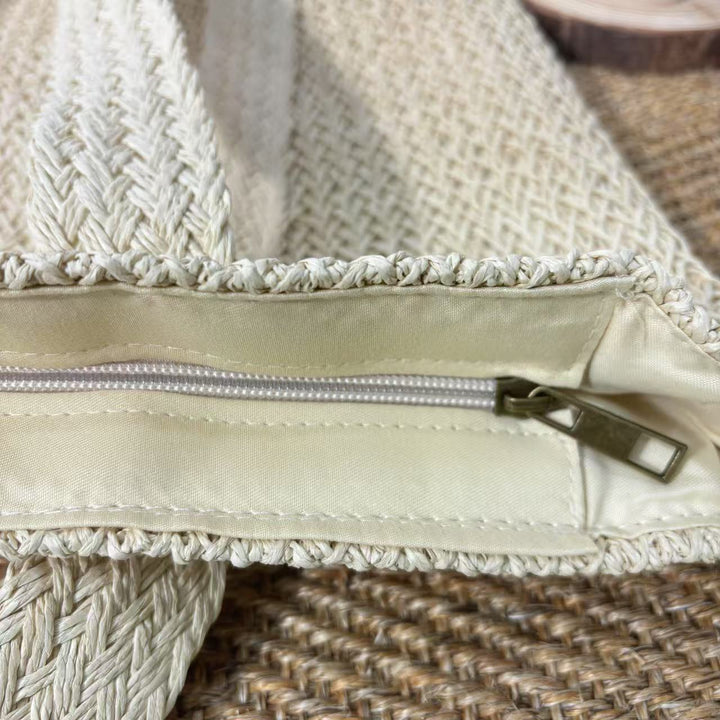 Generous shoulder bag made of natural material Bowlift