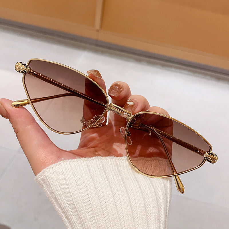 Ladies Designer Sunglasses with Chic Cat Eye Design and Luxurious Frame Bowlift