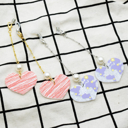 Heart-Shaped Eyewear Chain with Pearl Accents Bowlift