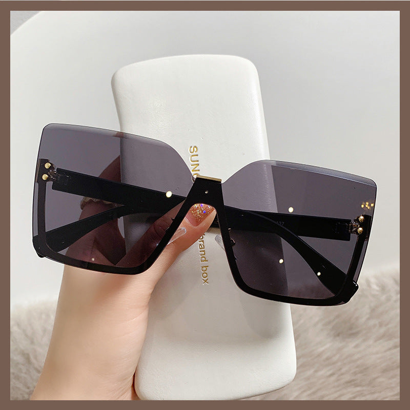 Ladies oversized sunglasses in modern design with UV protection Bowlift
