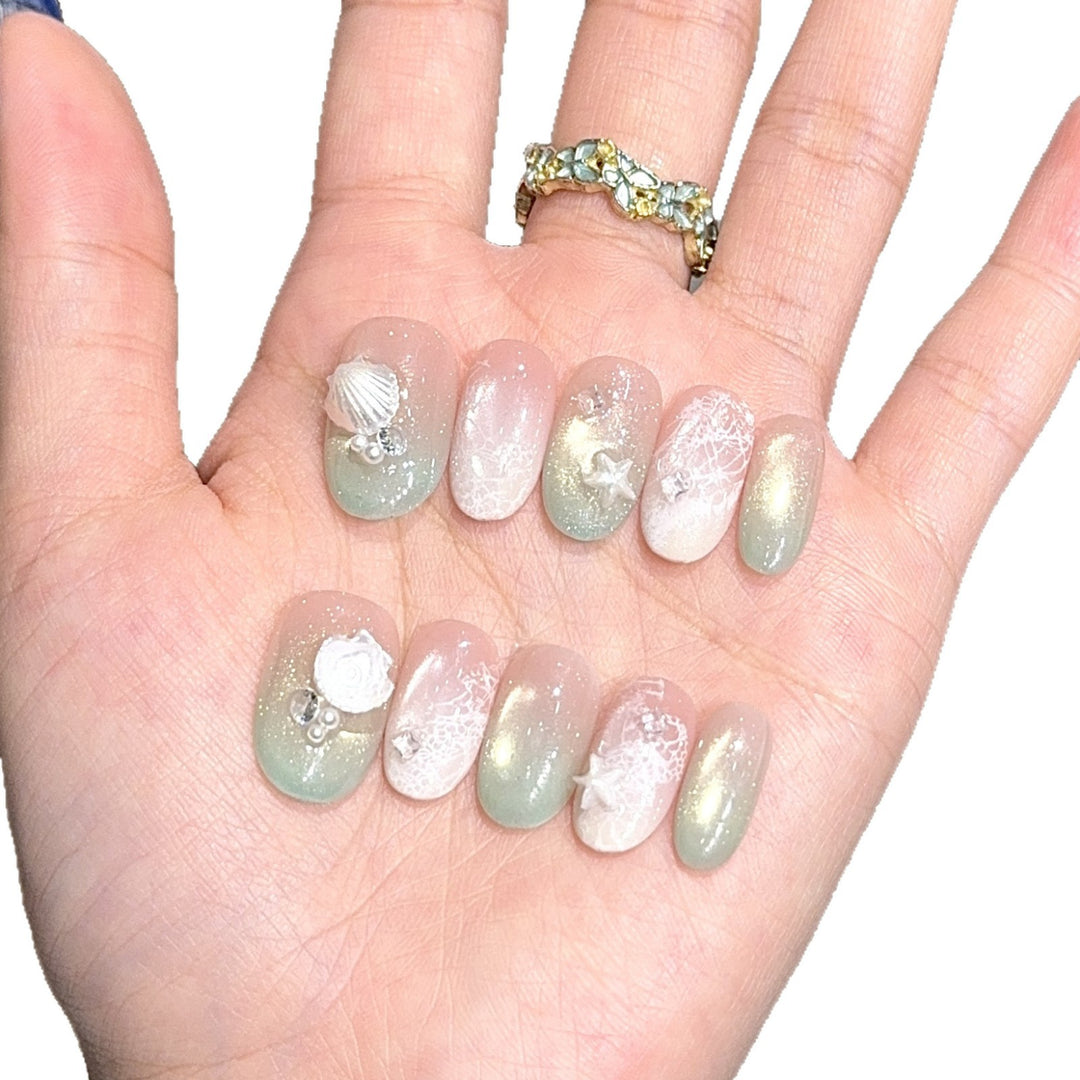 Artificial nail tips with maritime design and glitter effects Bowlift