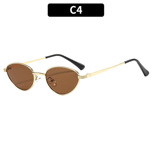 Vintage-Inspired Cat-Eye Sunglasses Chic Look