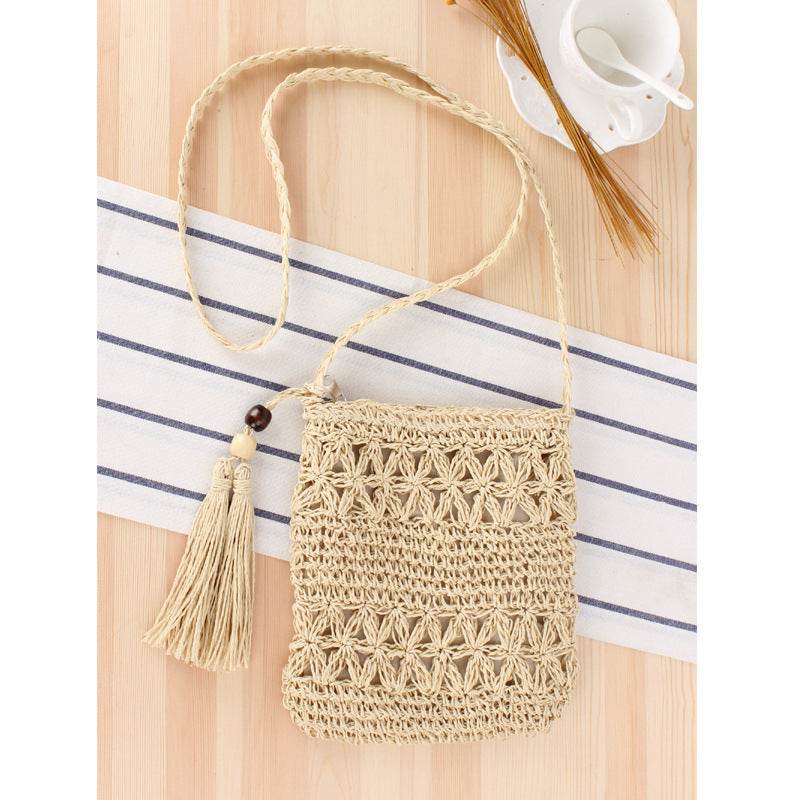 Handbag Made of Hand-Knotted Natural Material with Elegant Tassel Pendant Bowlift