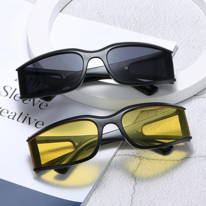 Women's sports sunglasses with particularly ergonomic design and side glare protection Bowlift