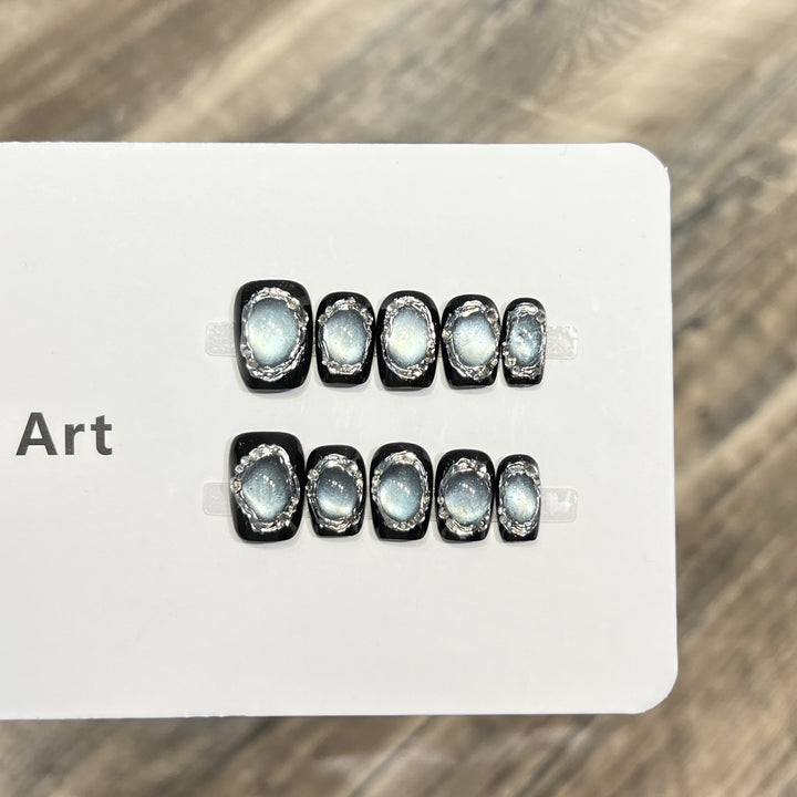 Glamorous Press-On Nail Art Set with Silver Accents Bowlift