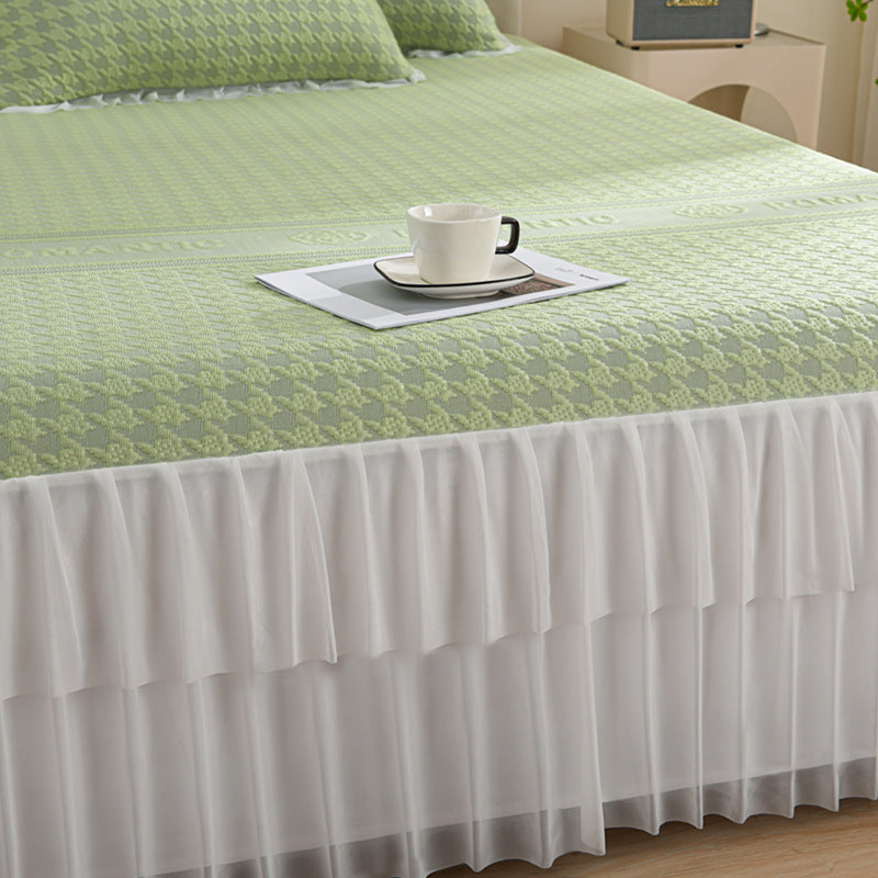 Ladies elegant bedspread set with decorative ruffled hem Bowlift
