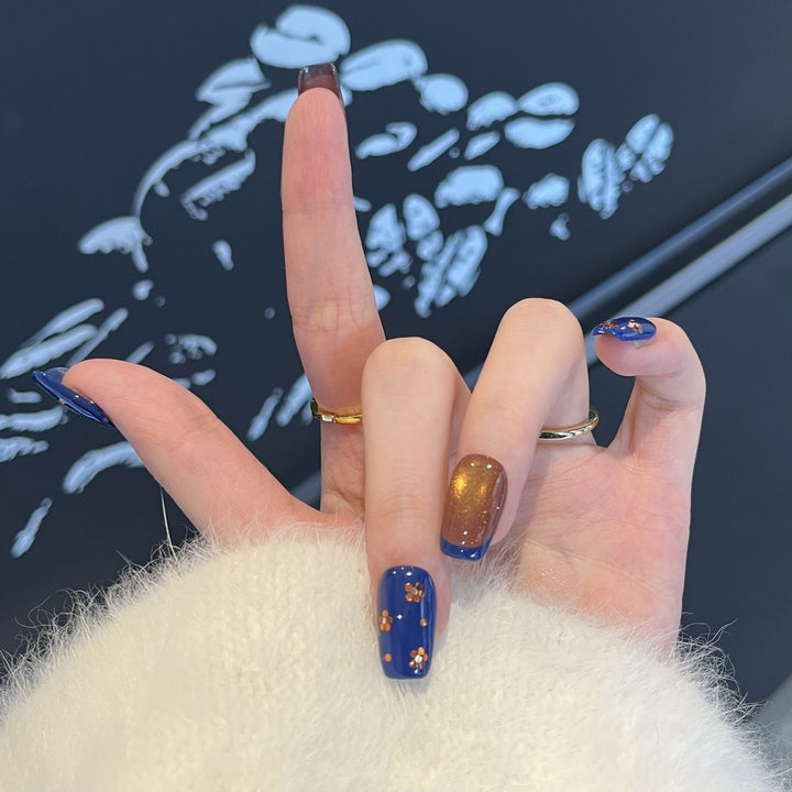Decorative Press-On Nail Art Set with Glitter and Floral Accents Bowlift