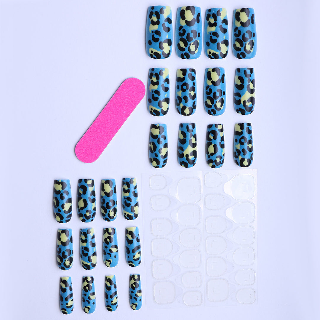 Artificial nails in leopard design Bowlift