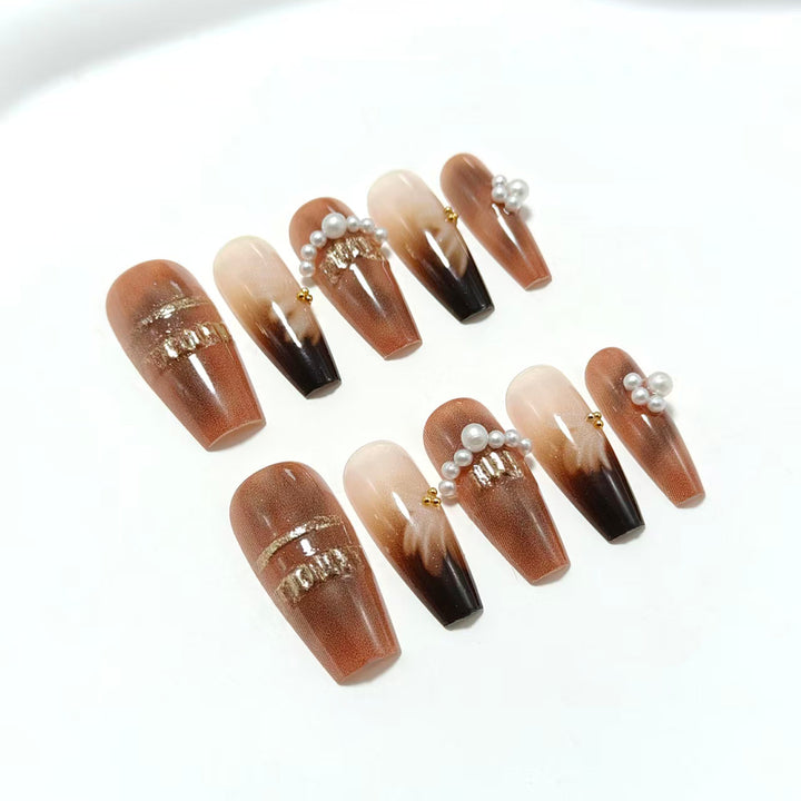 Artificial nails with elegant pearl and gold accents Bowlift