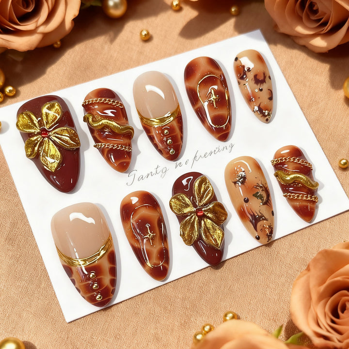 Deluxe artificial nails with golden accents Bowlift