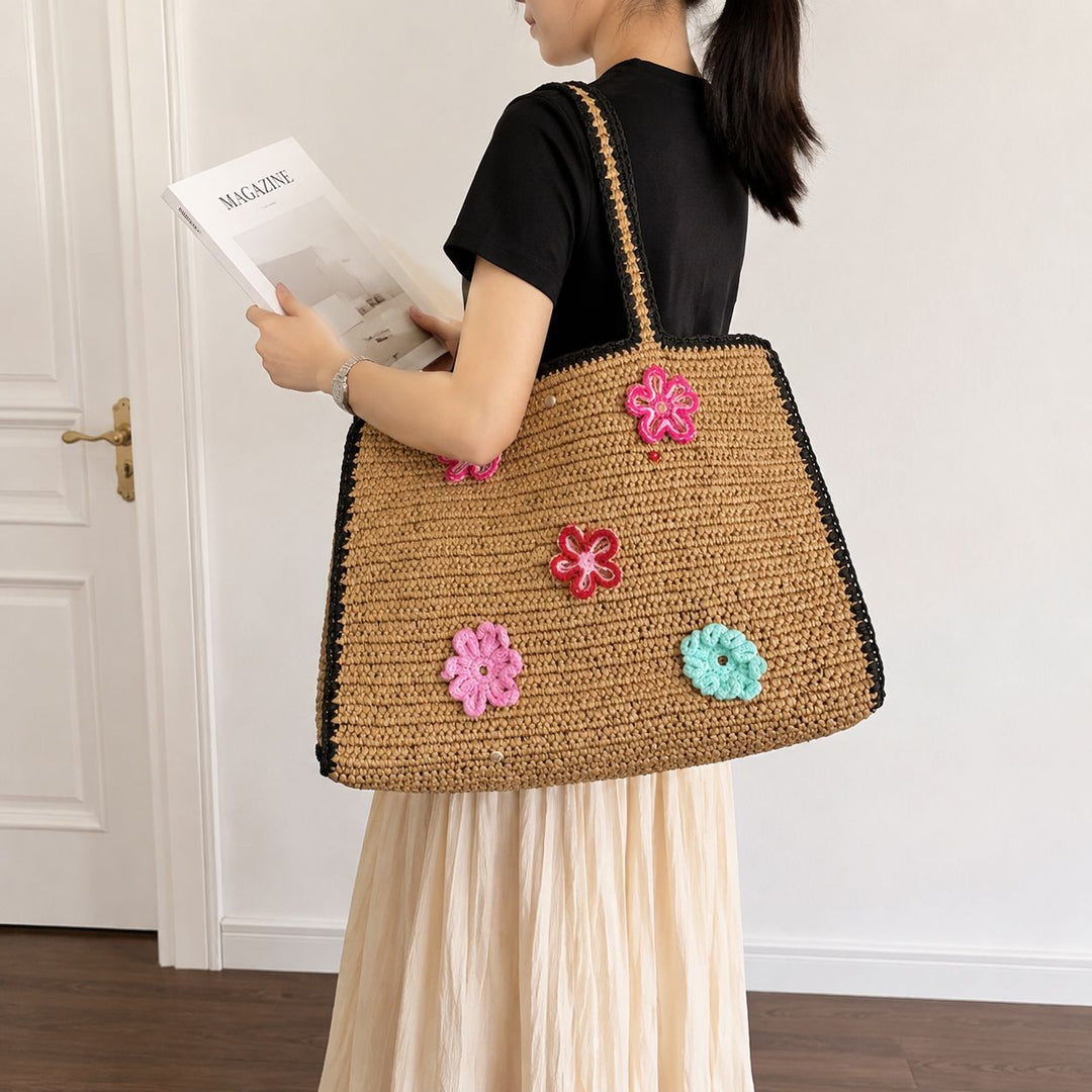 Handmade straw bag with flower appliqués Bowlift