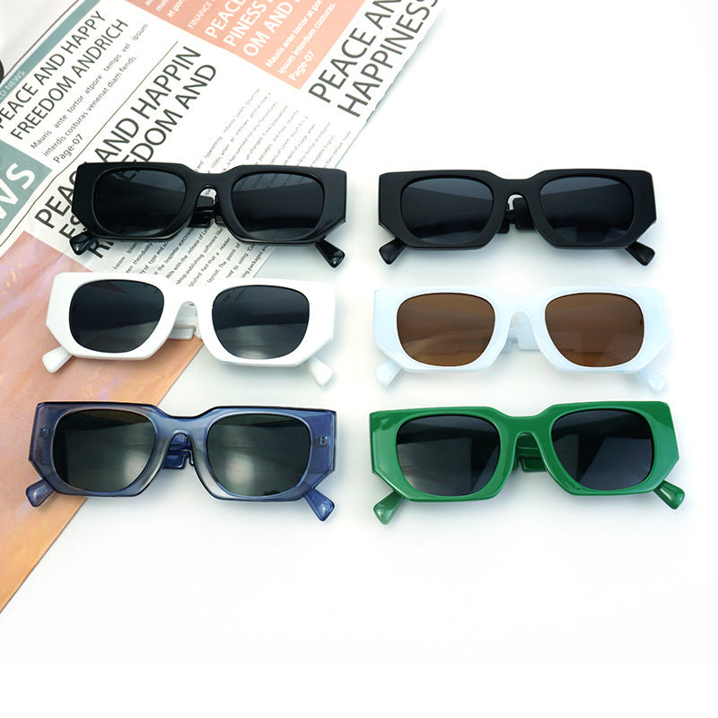 Women's fashion sunglasses with angular frame and UV protection Bowlift